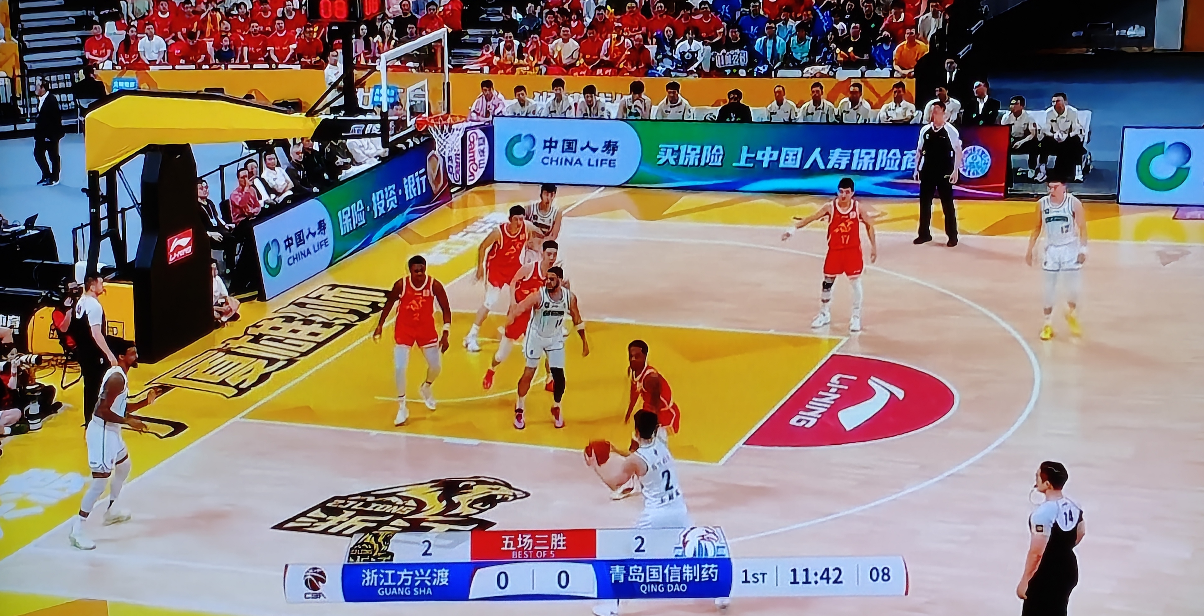 中超加时末段走向成谜，深圳男篮回应争议，震撼外界，轮换策略成焦点的简单介绍